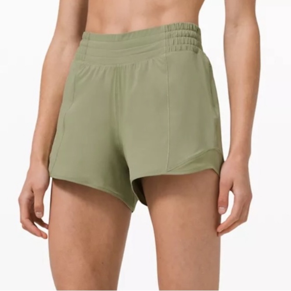 NWT Lululemon Hotty Hot HR 4" Short